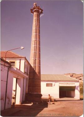 Chimenea de la antigua fábrica de jabones y extracción de aceite de orujo de Roco. Barrio de San ...