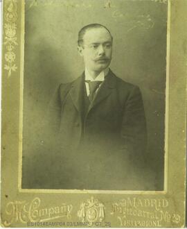Retrato individual de Carlos Delgado Gómez-Nadales.