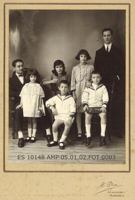 Retrato de familia  de los hijos de Fernando Sánchez - Ocaña Silva (Plasencia)