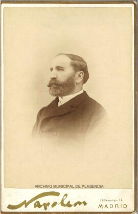 Retrato de busto de un hombre