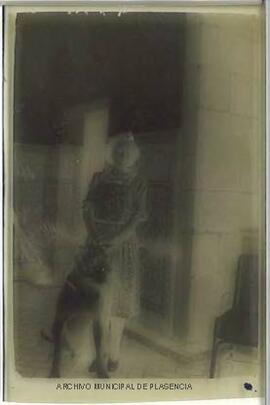 Retrato de una mujer con un perro