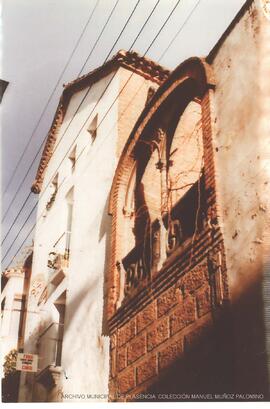 Fachada de edificio en la calle Trujillo.