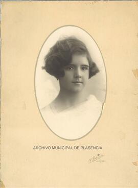 Retrato de busto de una niña (Madrid)